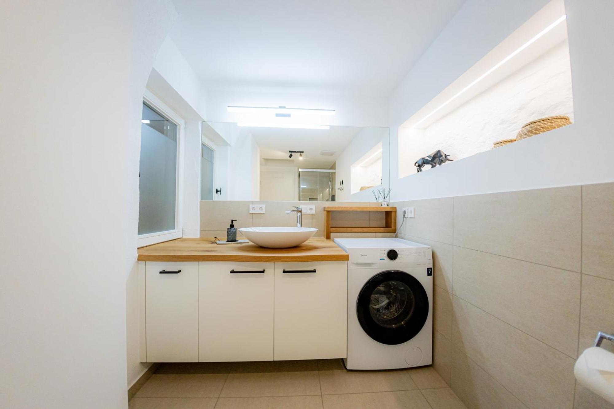 Highlight Am Stadtplatz Muehldorf - C4S Come4Stay - 2 Zimmer Wohnung I Bis Zu 5 Gaeste Bilik gambar