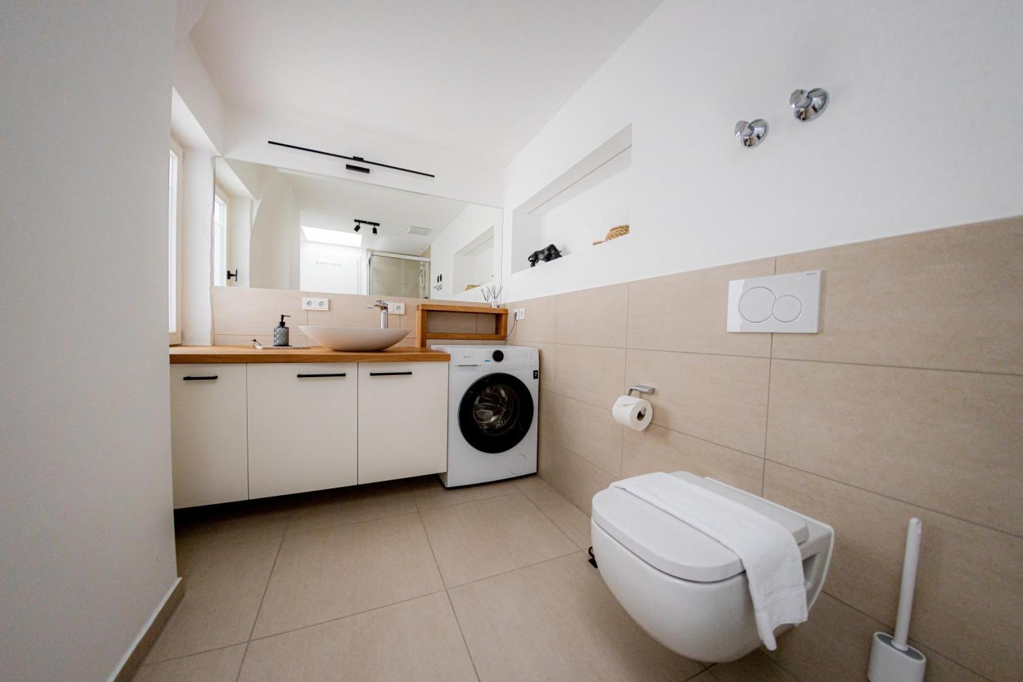 Highlight Am Stadtplatz Muehldorf - C4S Come4Stay - 2 Zimmer Wohnung I Bis Zu 5 Gaeste Bilik gambar